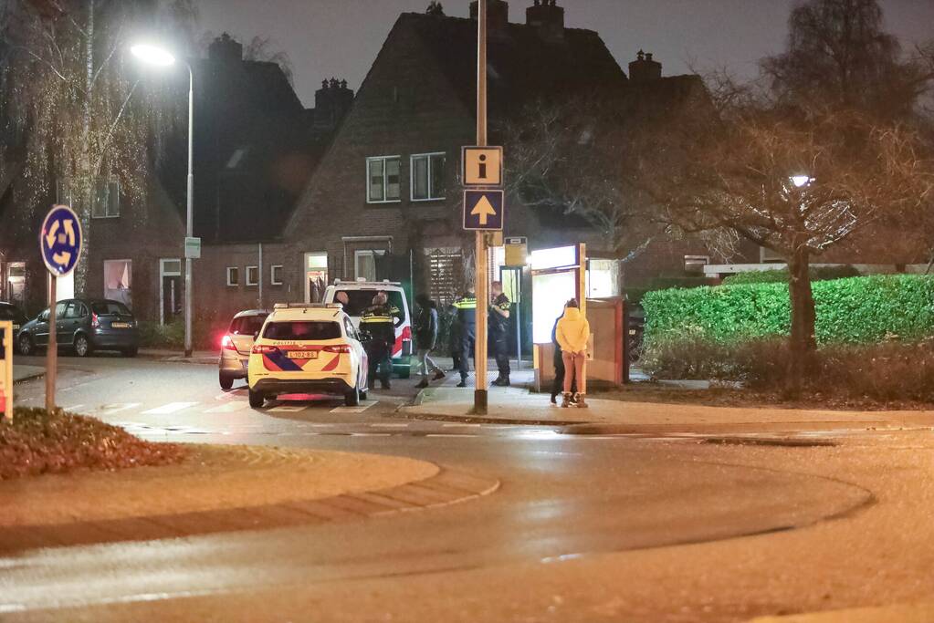 Agenten bemiddelen bij ruzie op straat
