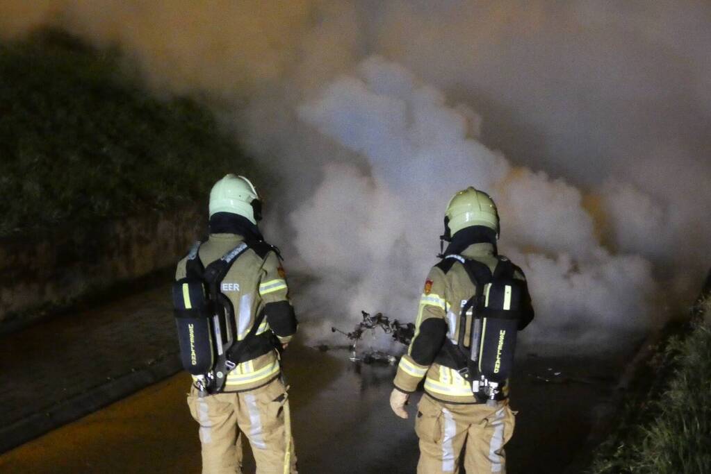 Bromfiets verwoest door brand