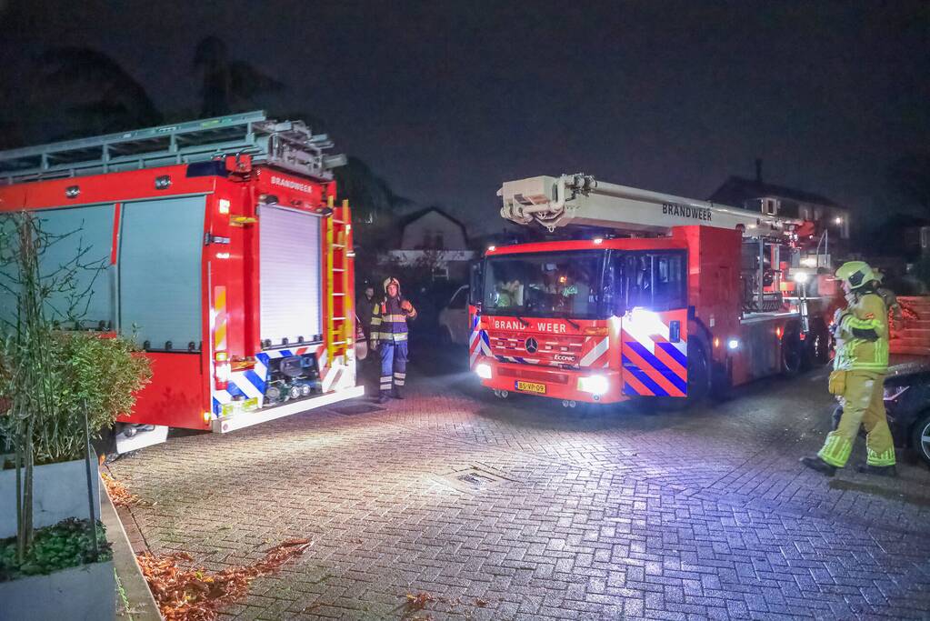 Brandweer blust schoorsteenbrand