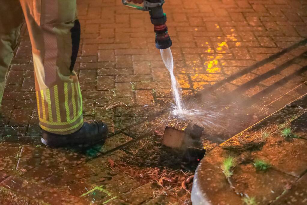Brandweer blust schoorsteenbrand