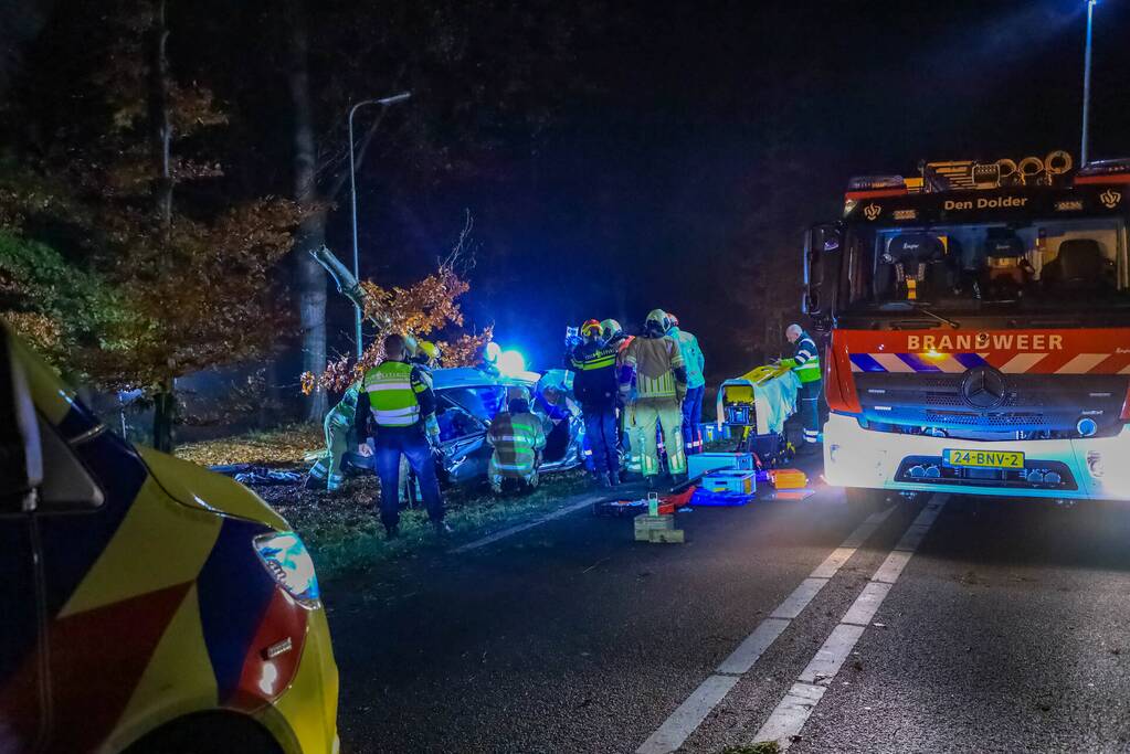Automobilist zwaargewond bij aanrijding