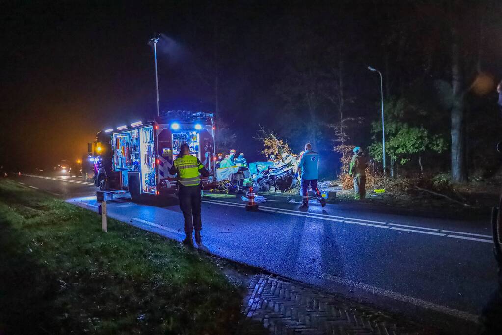 Automobilist zwaargewond bij aanrijding