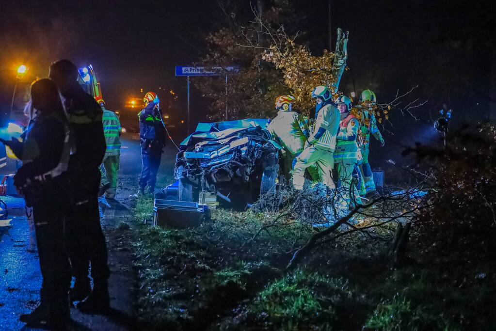 Automobilist zwaargewond bij aanrijding