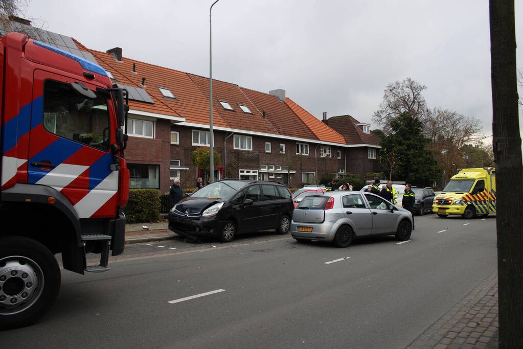 Drie auto's betrokken bij aanrijding