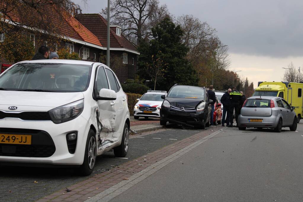 Drie auto's betrokken bij aanrijding