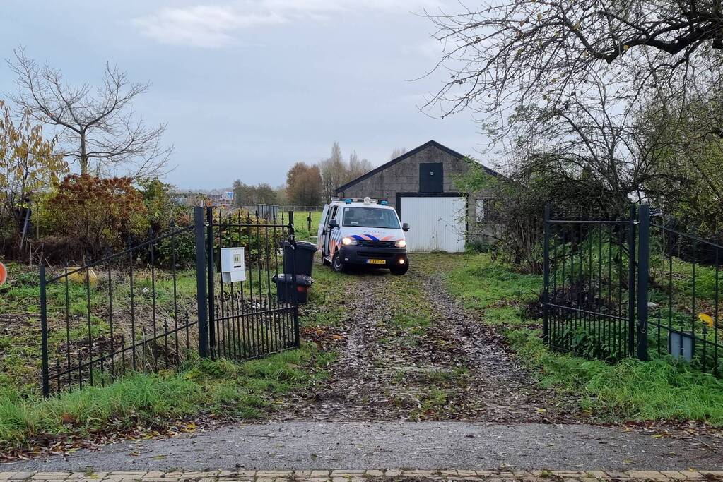 Politieonderzoek bij dicht getimmerde woning