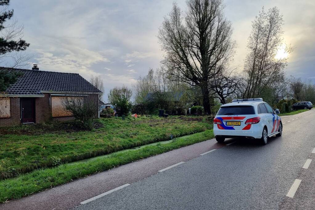 Politieonderzoek bij dicht getimmerde woning