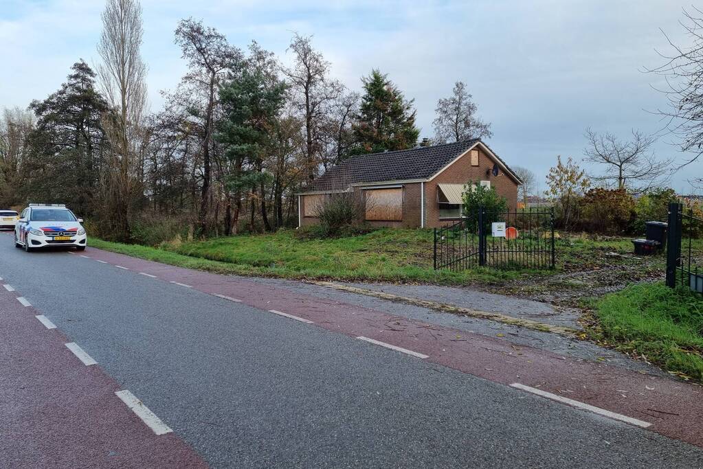 Politieonderzoek bij dicht getimmerde woning