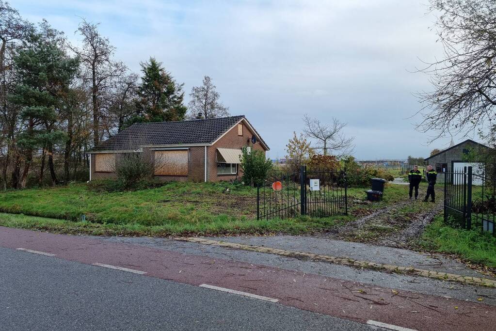 Politieonderzoek bij dicht getimmerde woning
