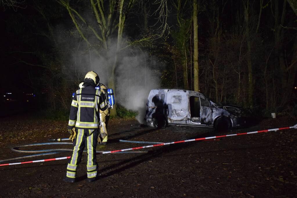 Gestolen busje uitgebrand teruggevonden