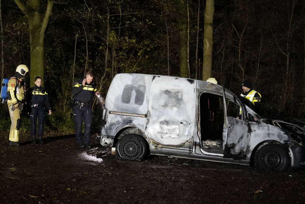 Gestolen busje uitgebrand teruggevonden