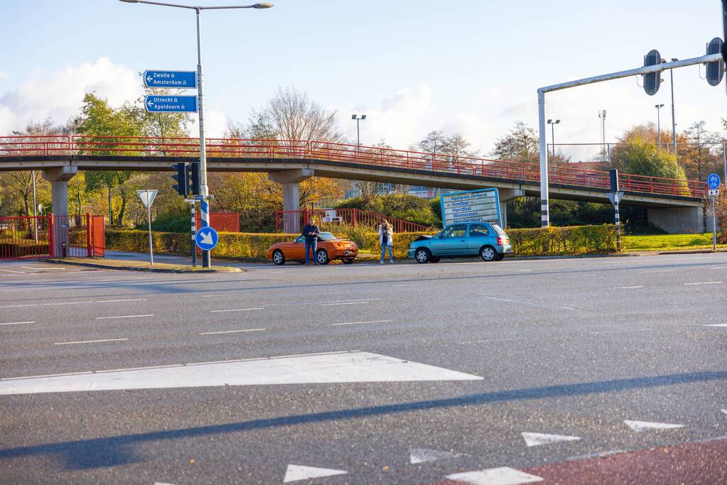 Schade bij botsing voor stoplicht sportpark Zielhorst