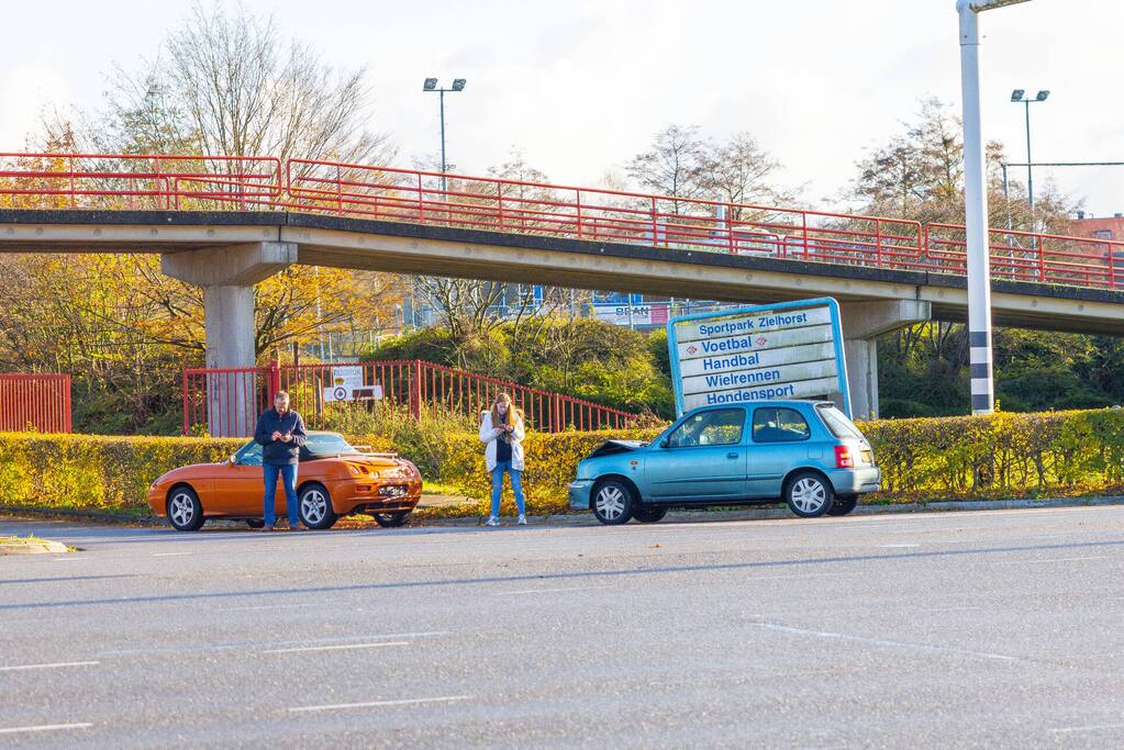 Schade bij botsing voor stoplicht sportpark Zielhorst