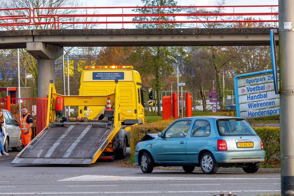 Schade bij botsing voor stoplicht sportpark Zielhorst