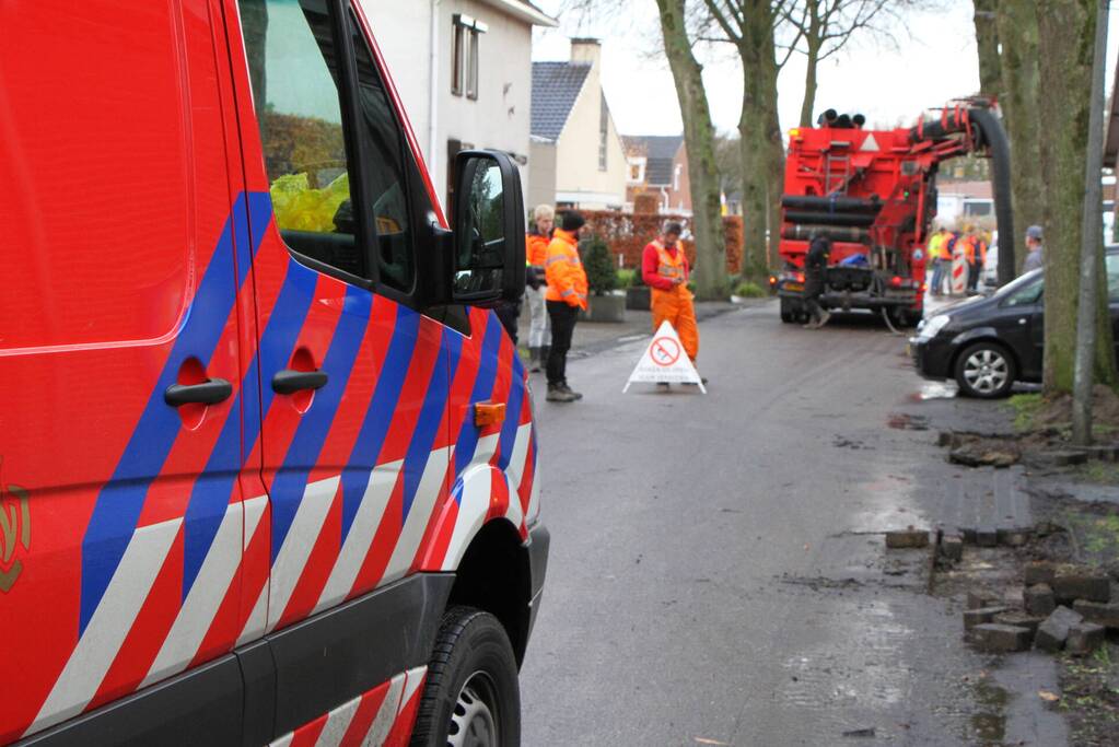 Brandweer doet onderzoek naar gaslucht in woning Boshoven