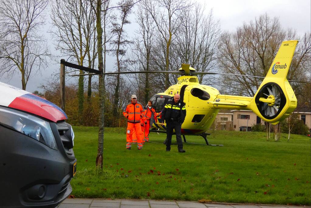 Traumahelikopter landt voor persoon met allergische reactie in gezondheidscentrum