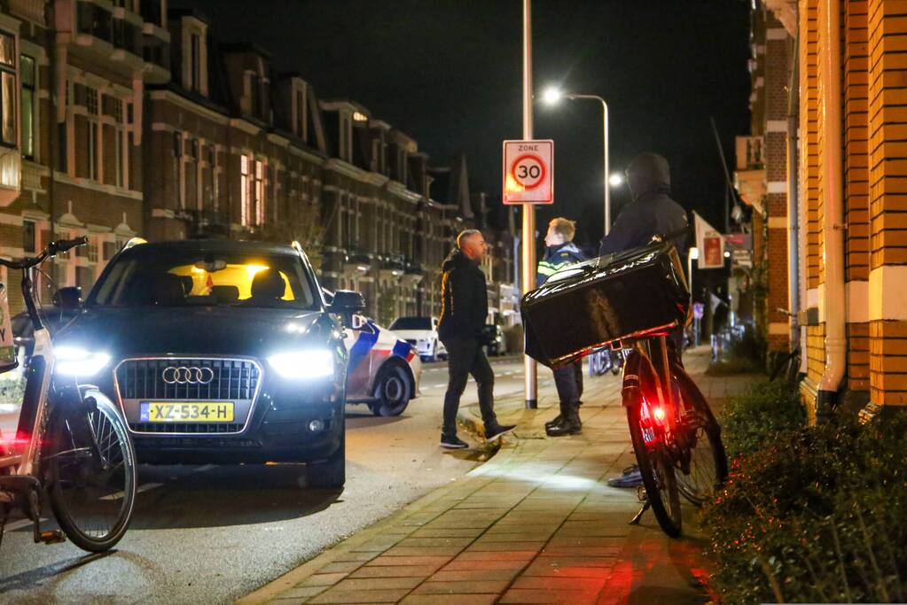 Maaltijdbezorger op e-bike aangereden door auto