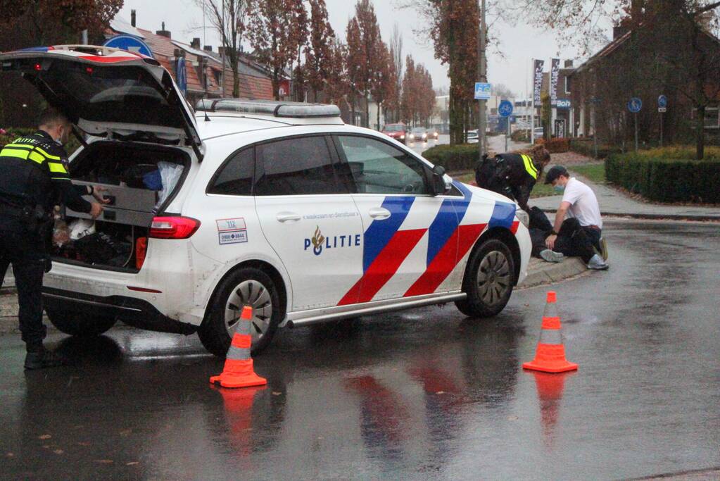 Fietser gewond bij aanrijding op rotonde