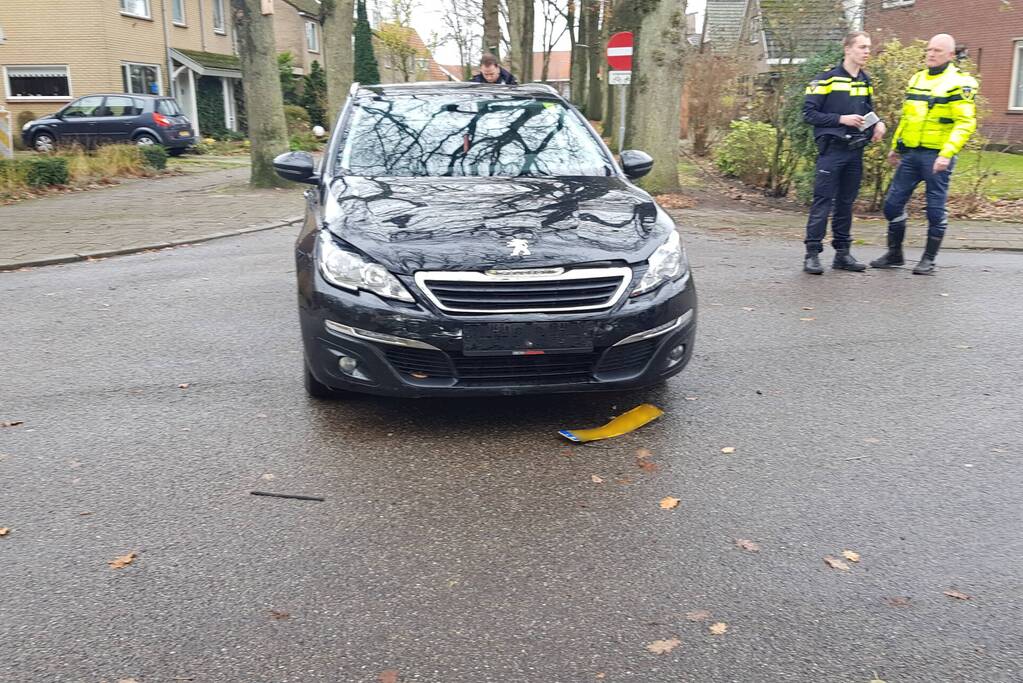 Auto's botsen op kruising