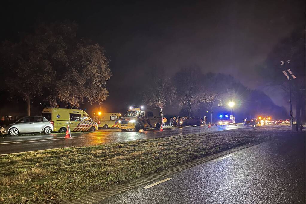 Meerdere voertuigen betrokken bij ongeval met beknelling