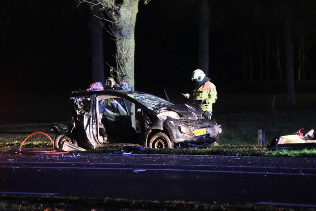 Meerdere voertuigen betrokken bij ongeval met beknelling