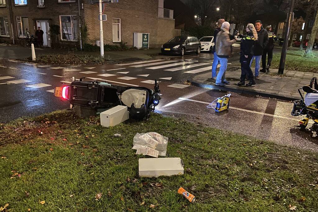 Maaltijdbezorger gewond bij aanrijding