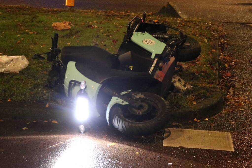 Maaltijdbezorger gewond bij aanrijding