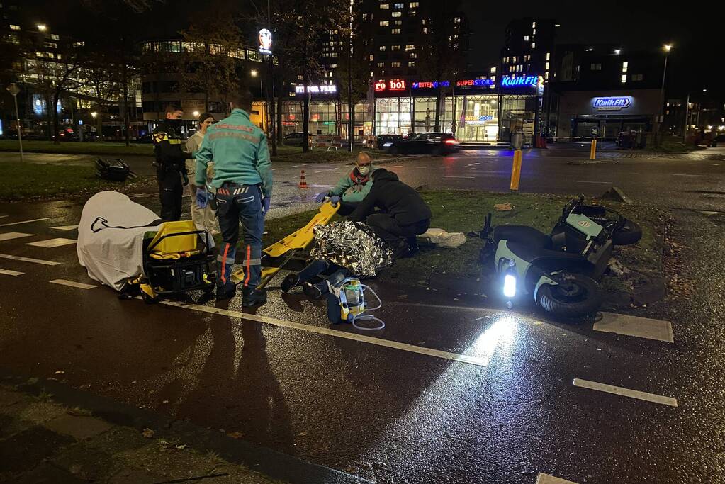 Maaltijdbezorger gewond bij aanrijding