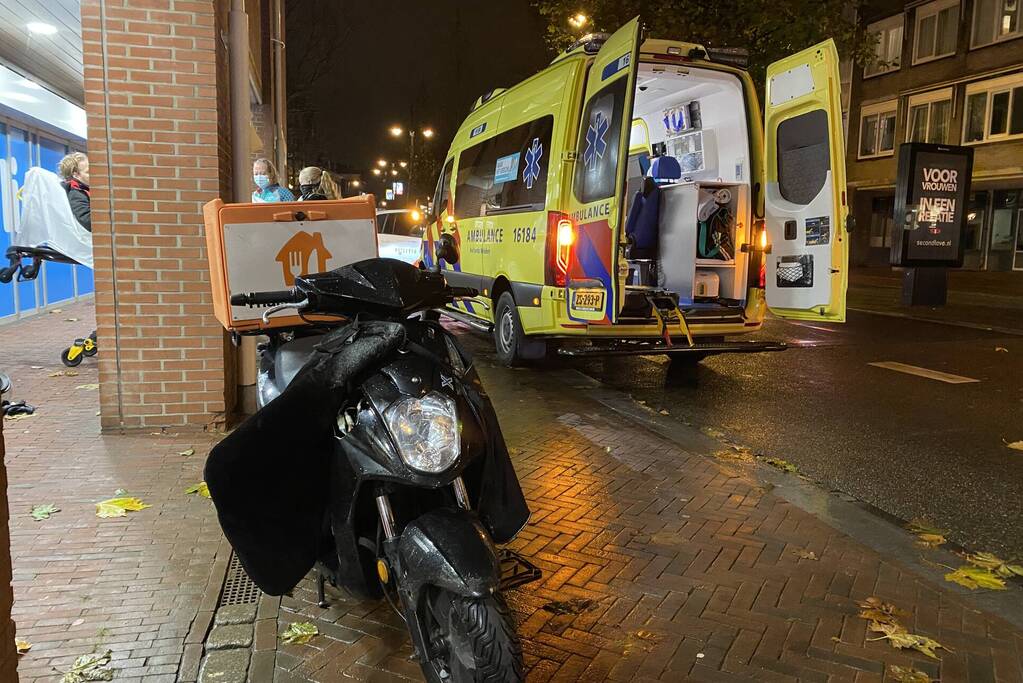 Scooterrijdster gewond na harde val