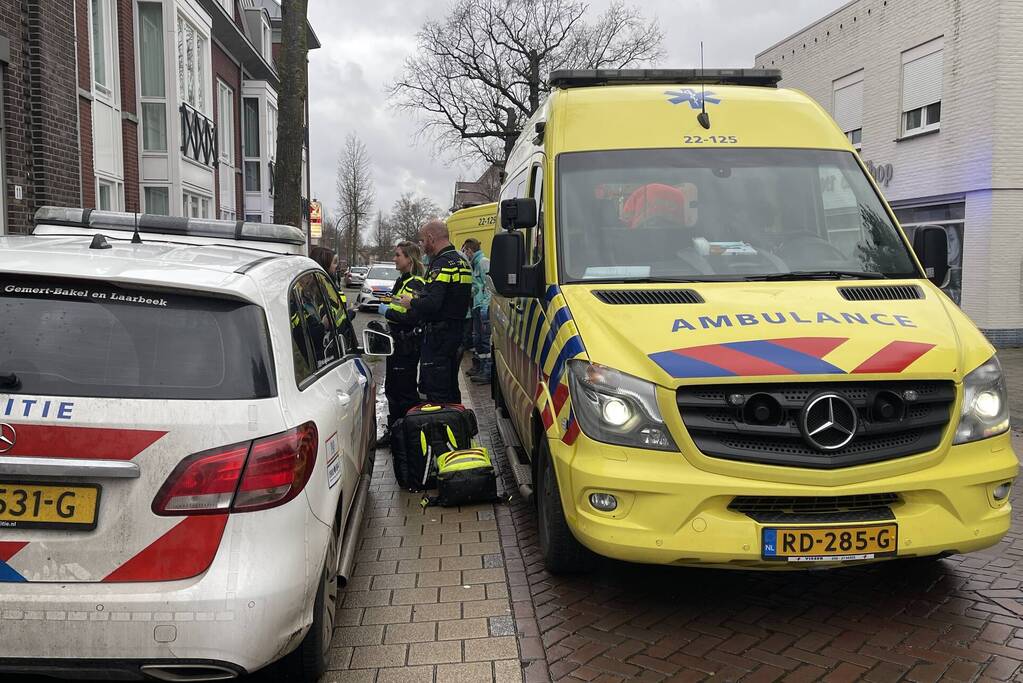 Vrouw zwaargewond na val uit raam