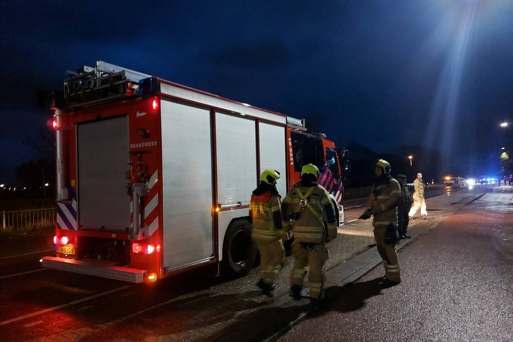 Brandweer controleert dak op brand