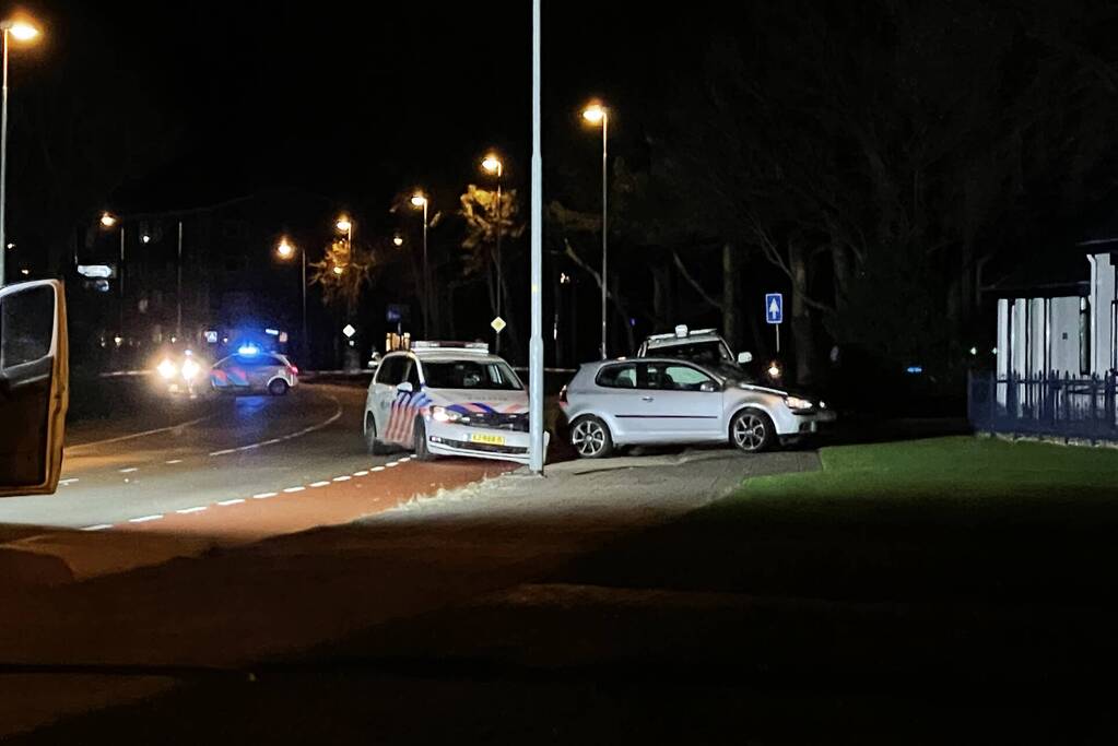 Auto klemgereden na achtervolging