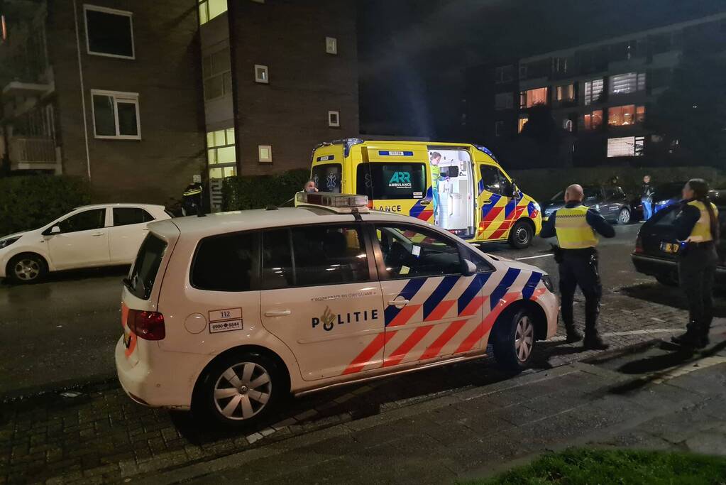 Persoon gewond na steekincident in woning