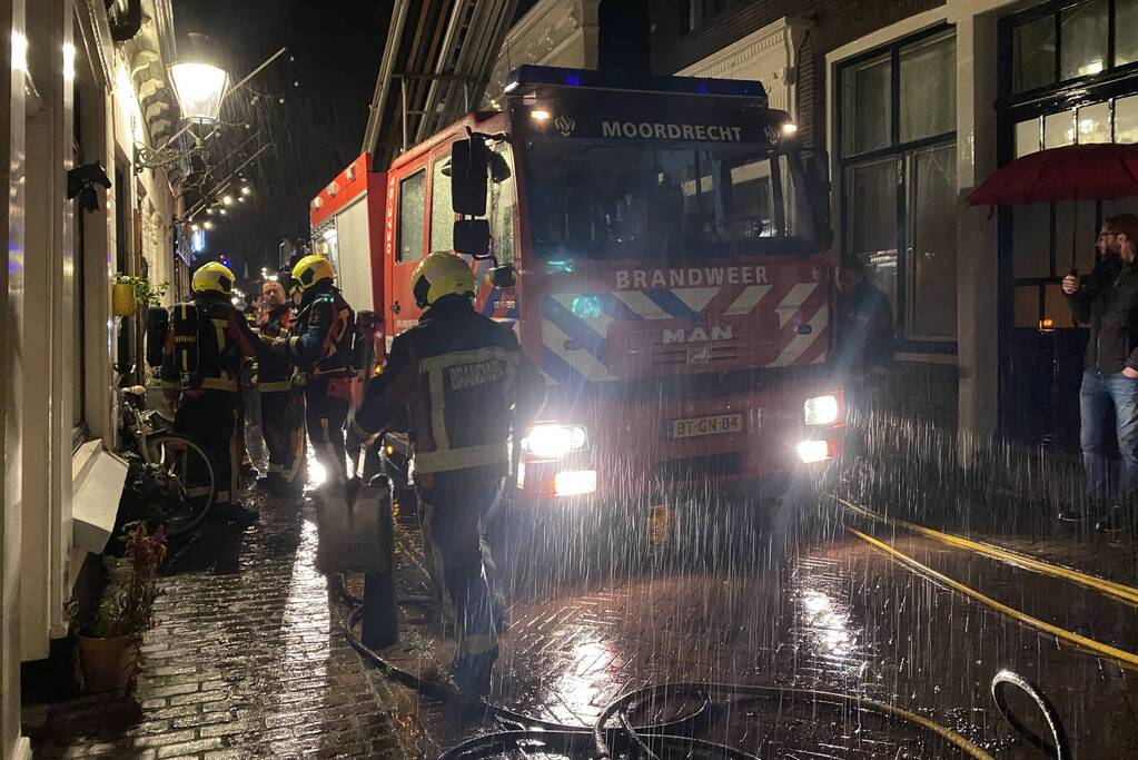 Bovenverdieping vol rook door brand
