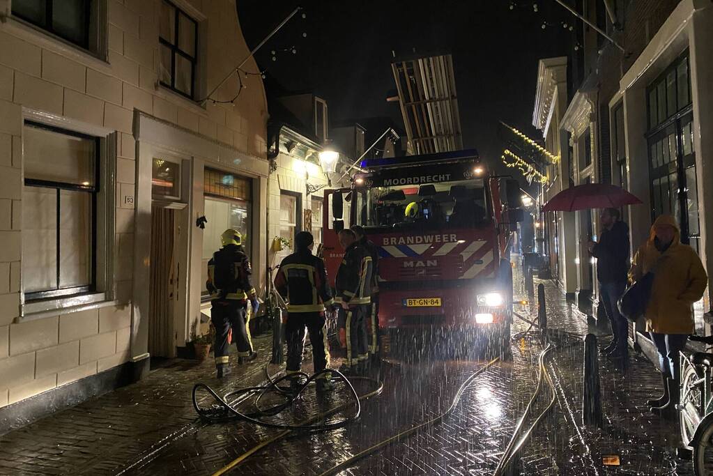 Bovenverdieping vol rook door brand