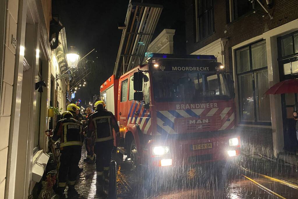 Bovenverdieping vol rook door brand