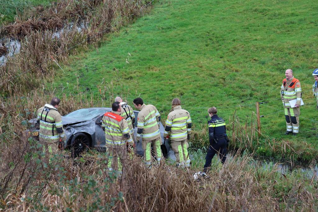 Auto te water geraakt