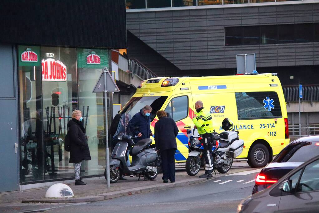 Fietser gewond bij botsing met scooterrijder