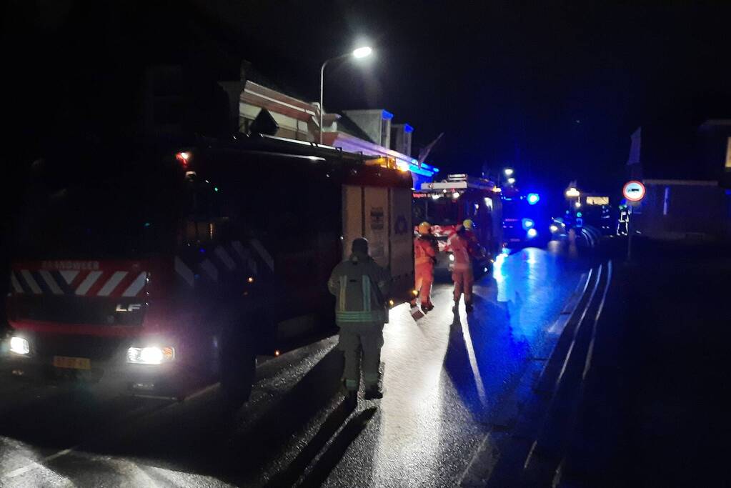 Brandweer dooft schoorsteenbrand