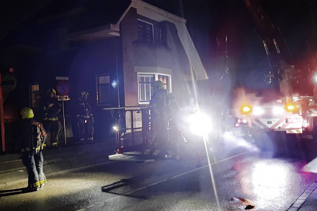 Brandweer dooft schoorsteenbrand
