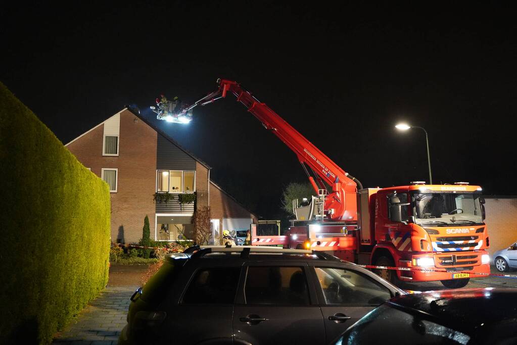 Brand in schoorsteen van woning