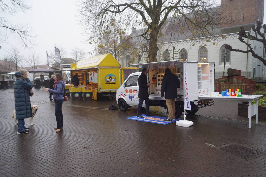 Burgemeester aanwezig bij de ondermijningsbus op de markt