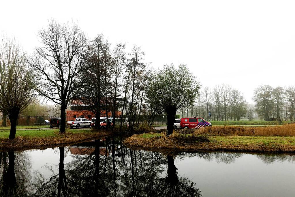Overleden man aangetroffen in het water