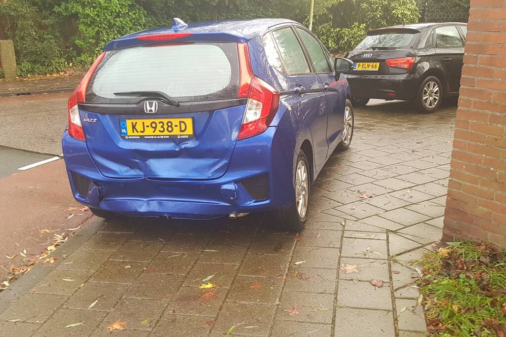 Kop-staart botsing met schade