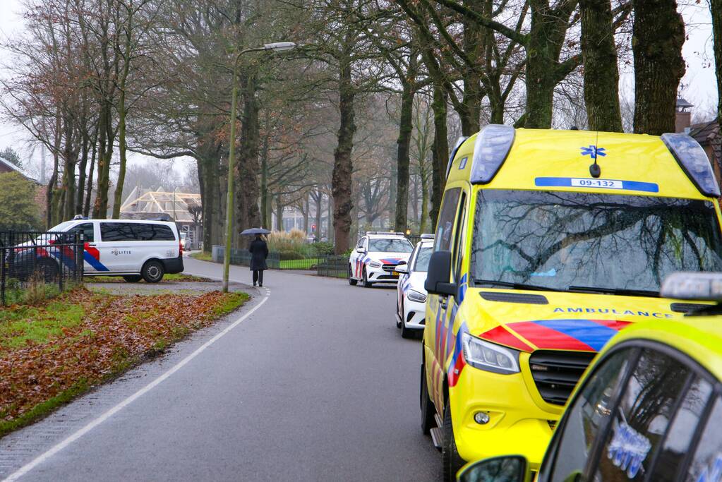Overleden persoon aangetroffen, politie doet onderzoek