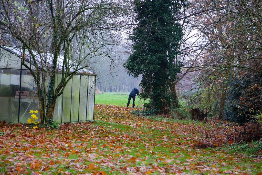 Overleden persoon aangetroffen, politie doet onderzoek