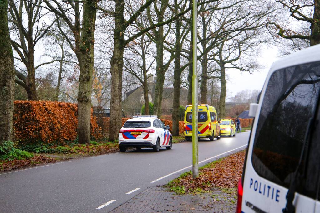 Overleden persoon aangetroffen, politie doet onderzoek