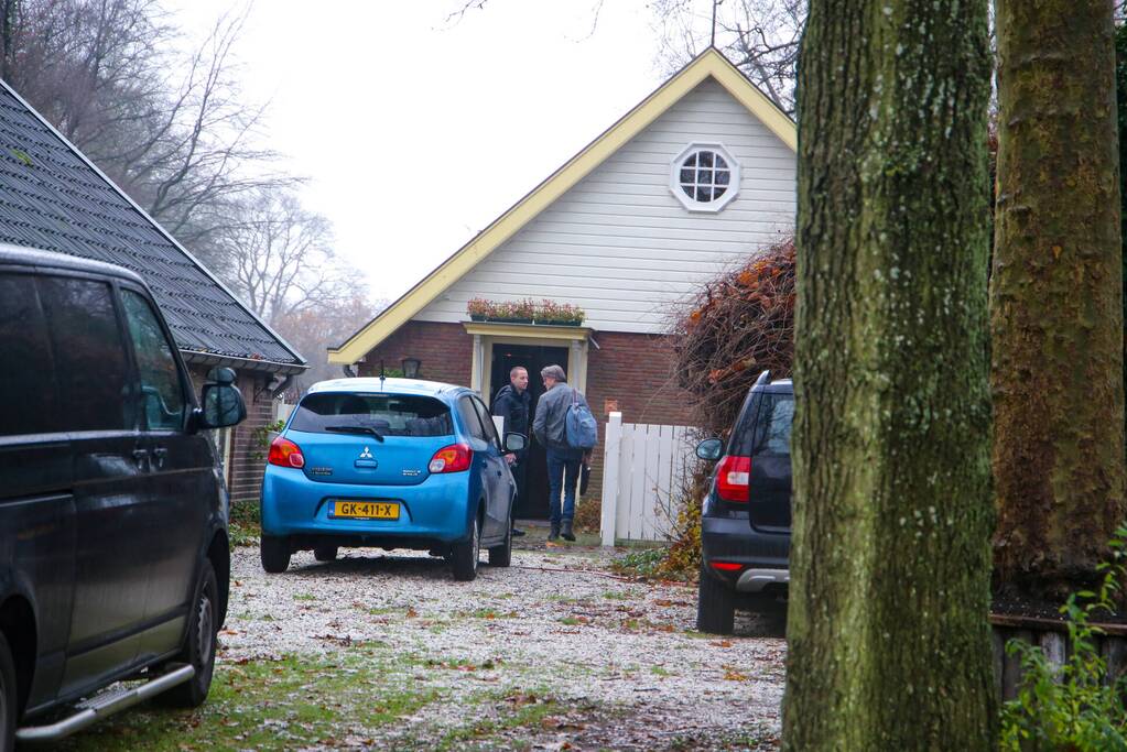 Overleden persoon aangetroffen, politie doet onderzoek