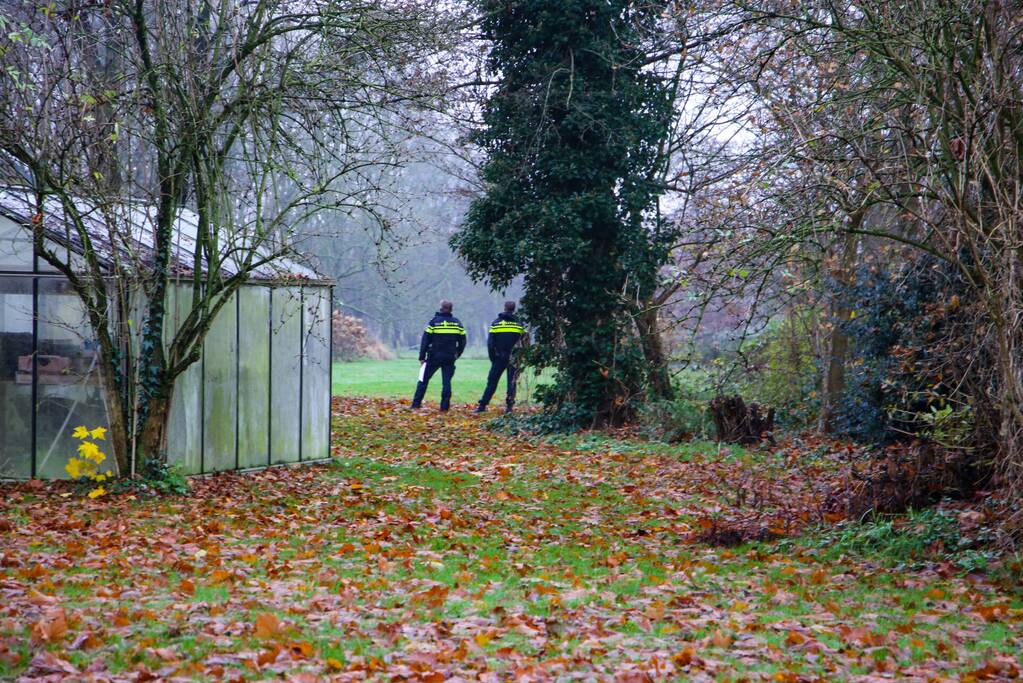 Overleden persoon aangetroffen, politie doet onderzoek