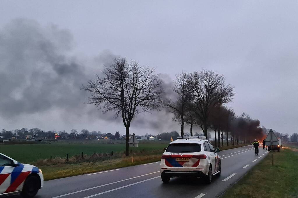 Bestelbus volledig uitgebrand